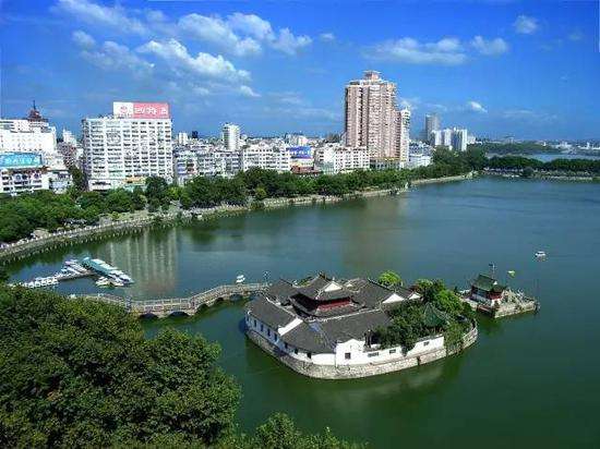 九江經(jīng)開區(qū)聚焦高端裝備制造、新材料新能源結(jié)碩果